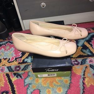 Trotters dressy nude flats. Size 11 narrow.